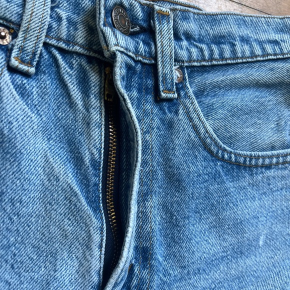 Vintage Levi’s Frayed Shorts ☄️ - Picture 10 of 11